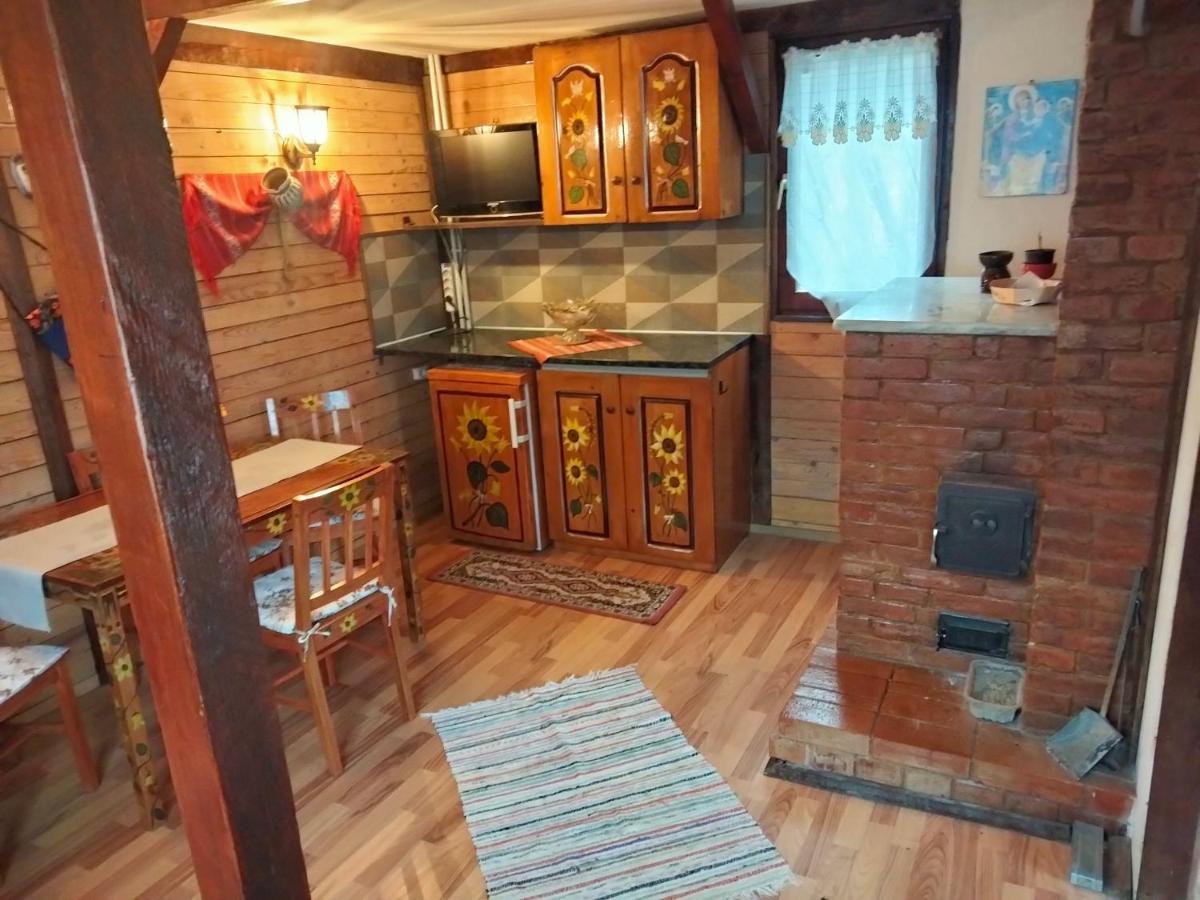Casa Piscul Lupului Villa Pucioasa Buitenkant foto