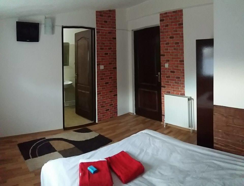 Casa Piscul Lupului Villa Pucioasa Buitenkant foto