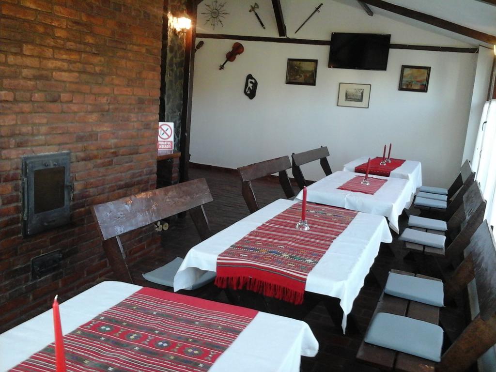 Casa Piscul Lupului Villa Pucioasa Buitenkant foto
