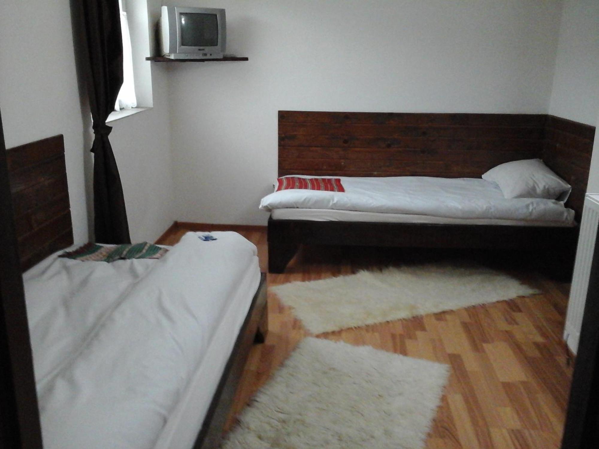 Casa Piscul Lupului Villa Pucioasa Buitenkant foto