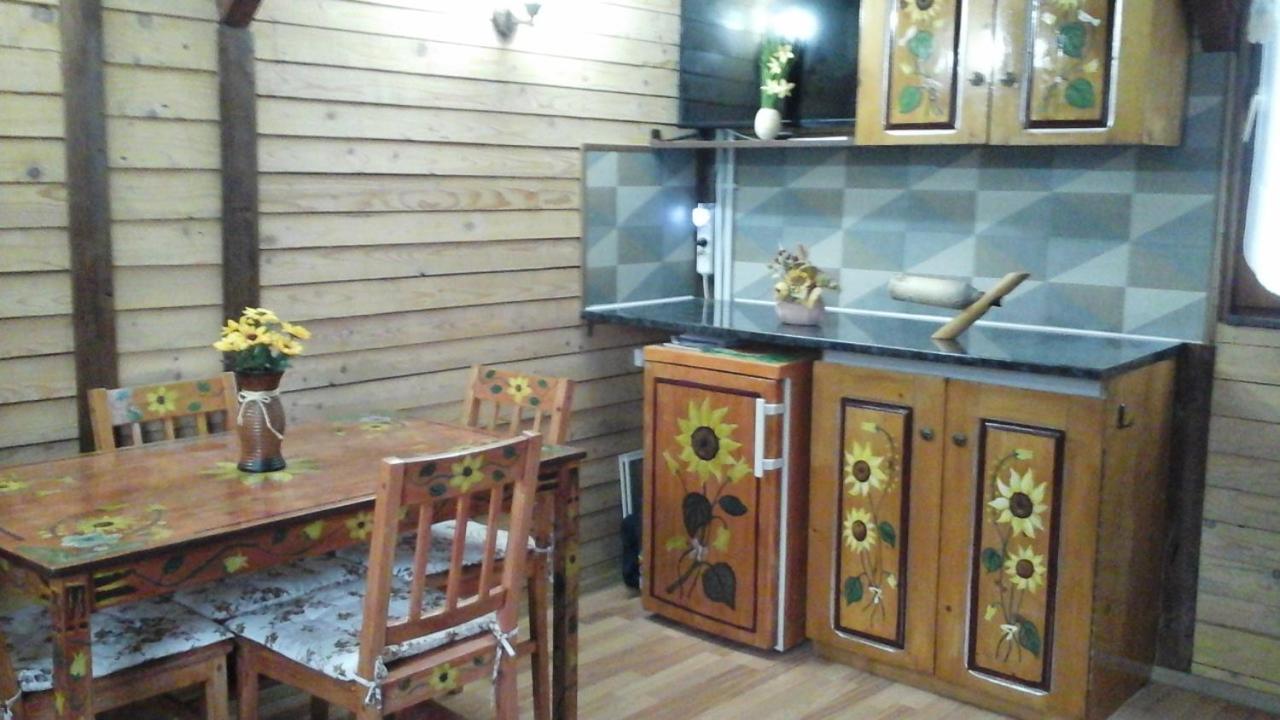 Casa Piscul Lupului Villa Pucioasa Buitenkant foto