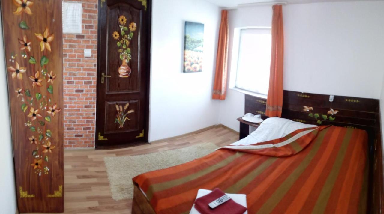 Casa Piscul Lupului Villa Pucioasa Buitenkant foto